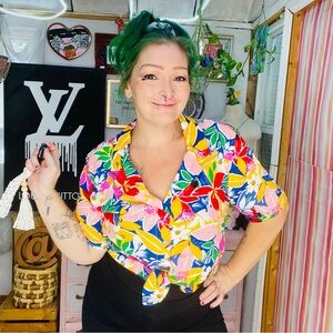 April Kiss Linen White and Red Tie Front multicolored Floral Blouse Size Medium